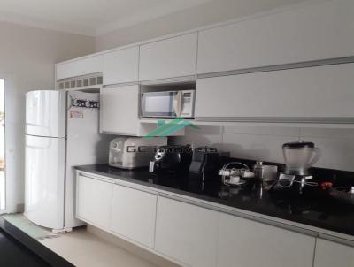 Casa para Venda, em Marlia, bairro Jardim Universitrio, 2 dormitrios, 1 banheiro, 1 sute, 2 vagas